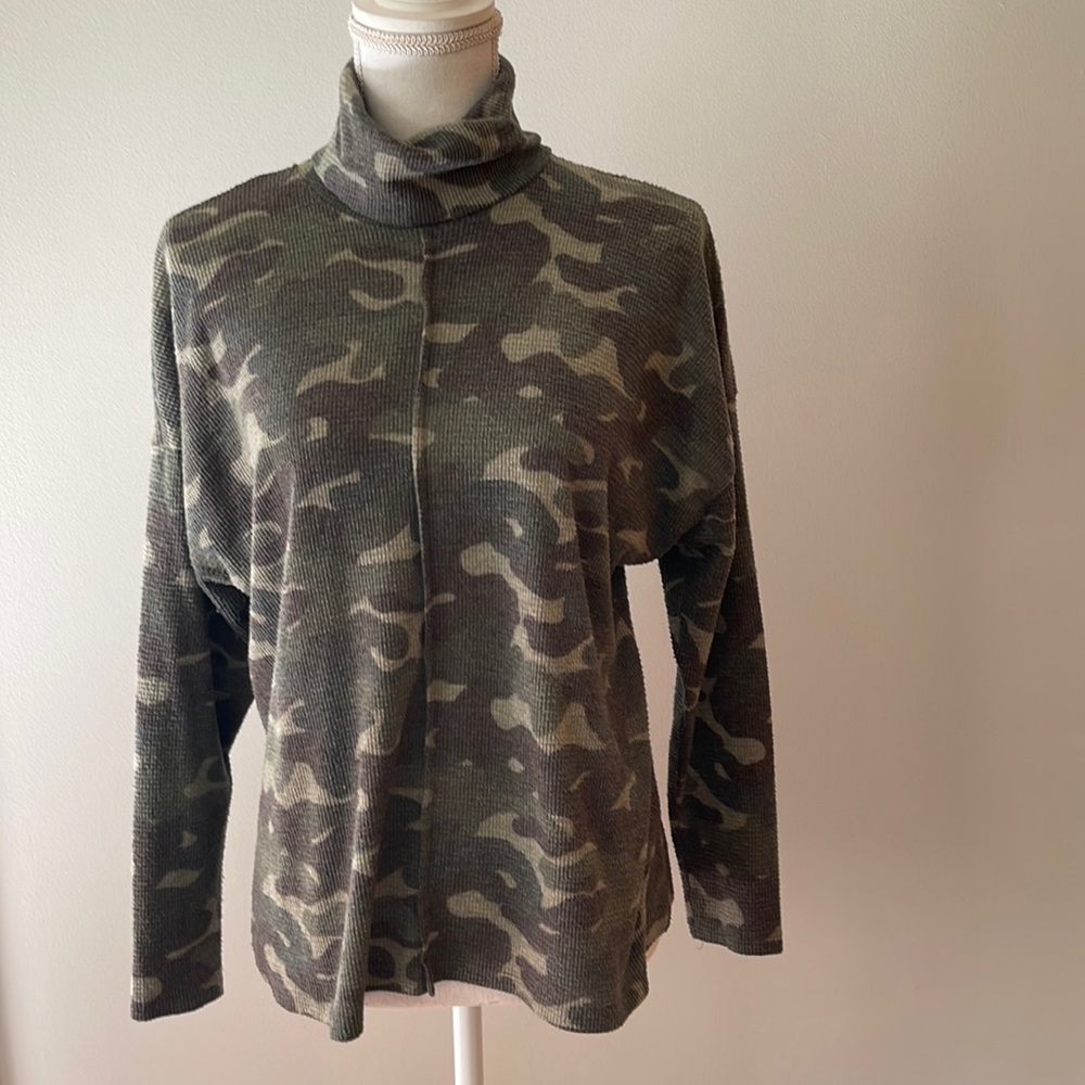Vince Camuto | ladies casual top